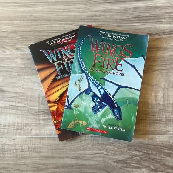 Wings of Fire by Tui T. Sutherland graphic novels - Picture 1 of 3